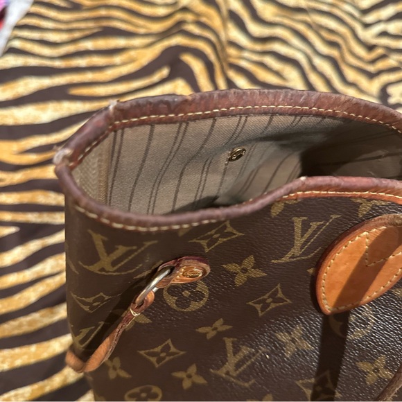 Louis Vuitton Neverfull MM - Picture 3 of 10